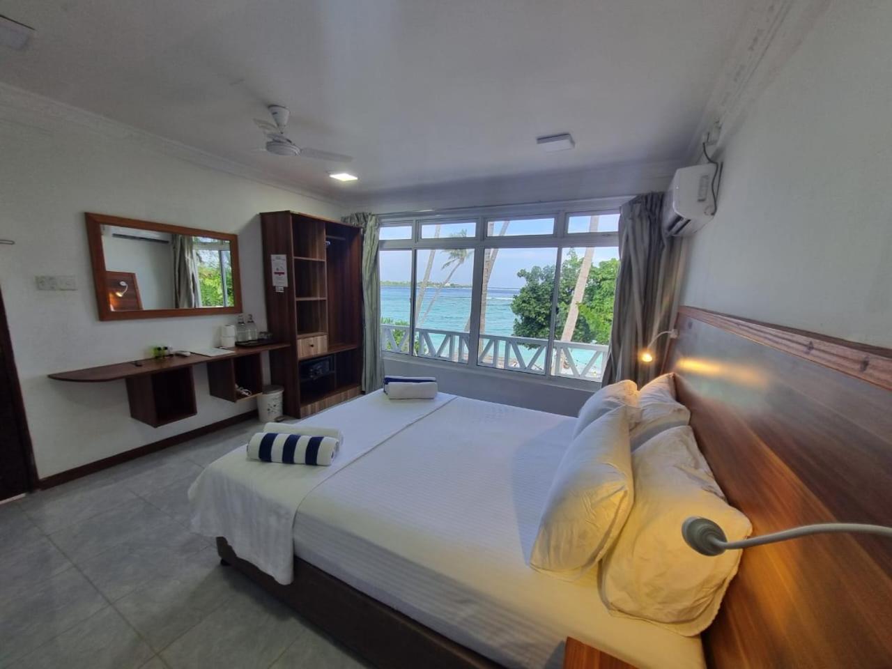 Batuta Maldives Surf View Hotel Thulusdhoo Luaran gambar