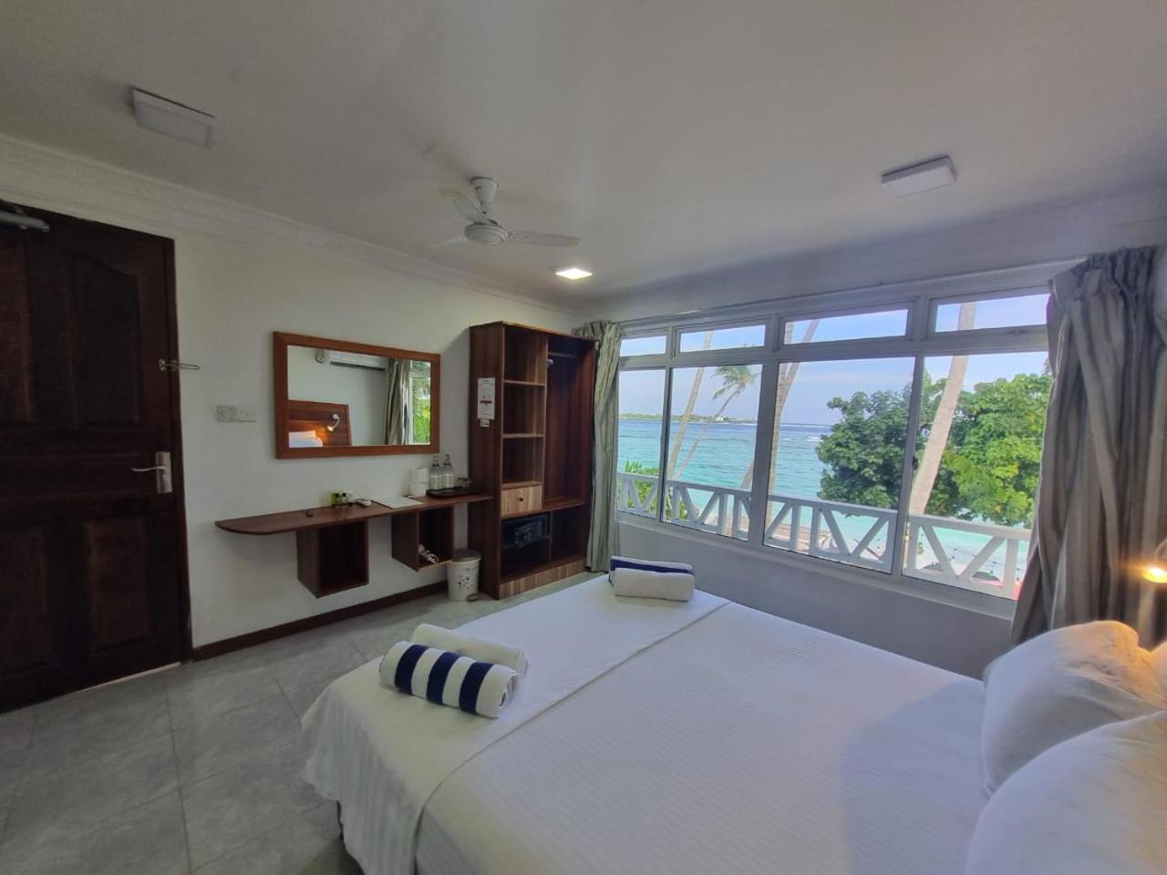 Batuta Maldives Surf View Hotel Thulusdhoo Luaran gambar