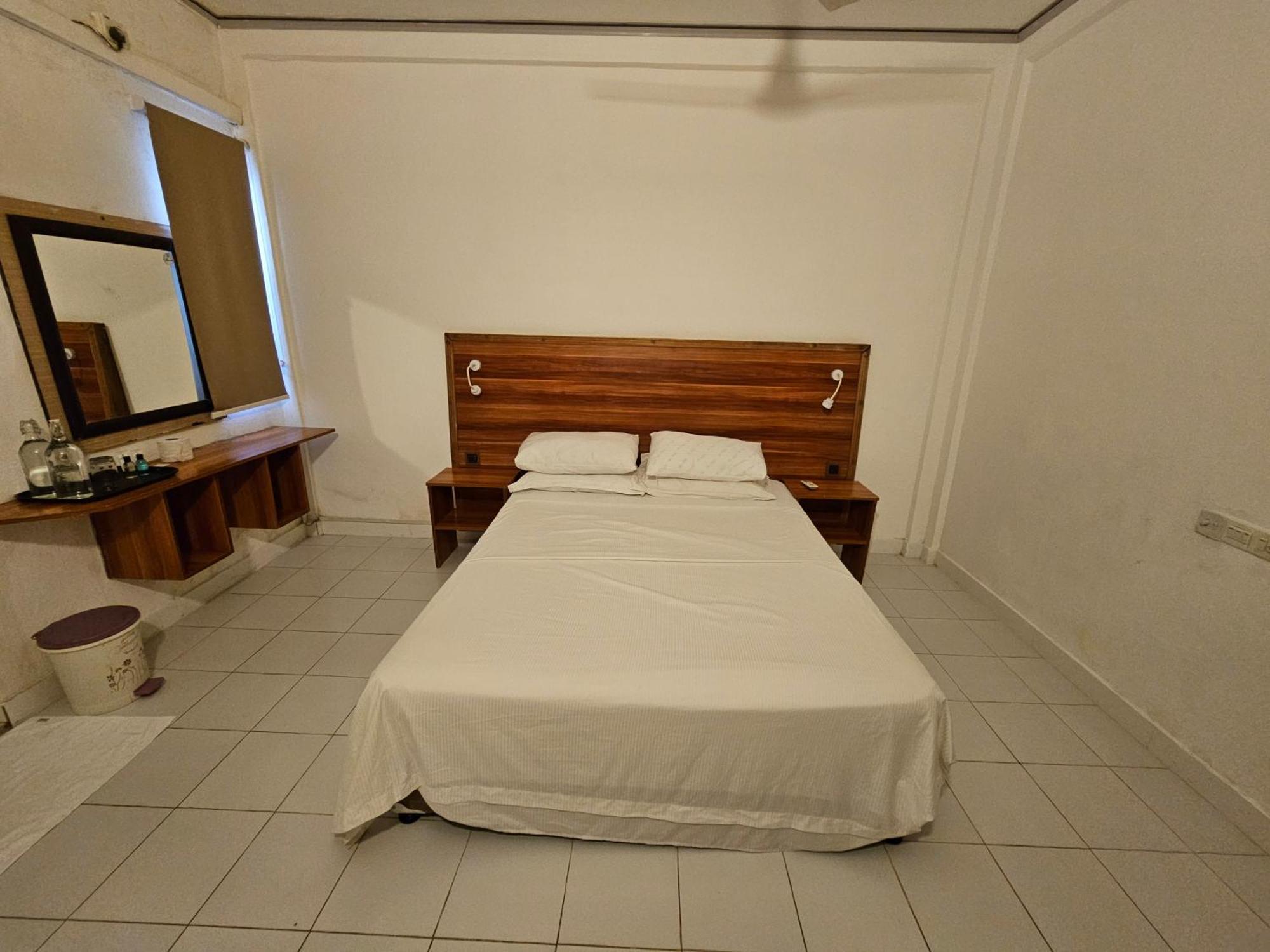Batuta Maldives Surf View Hotel Thulusdhoo Bilik gambar