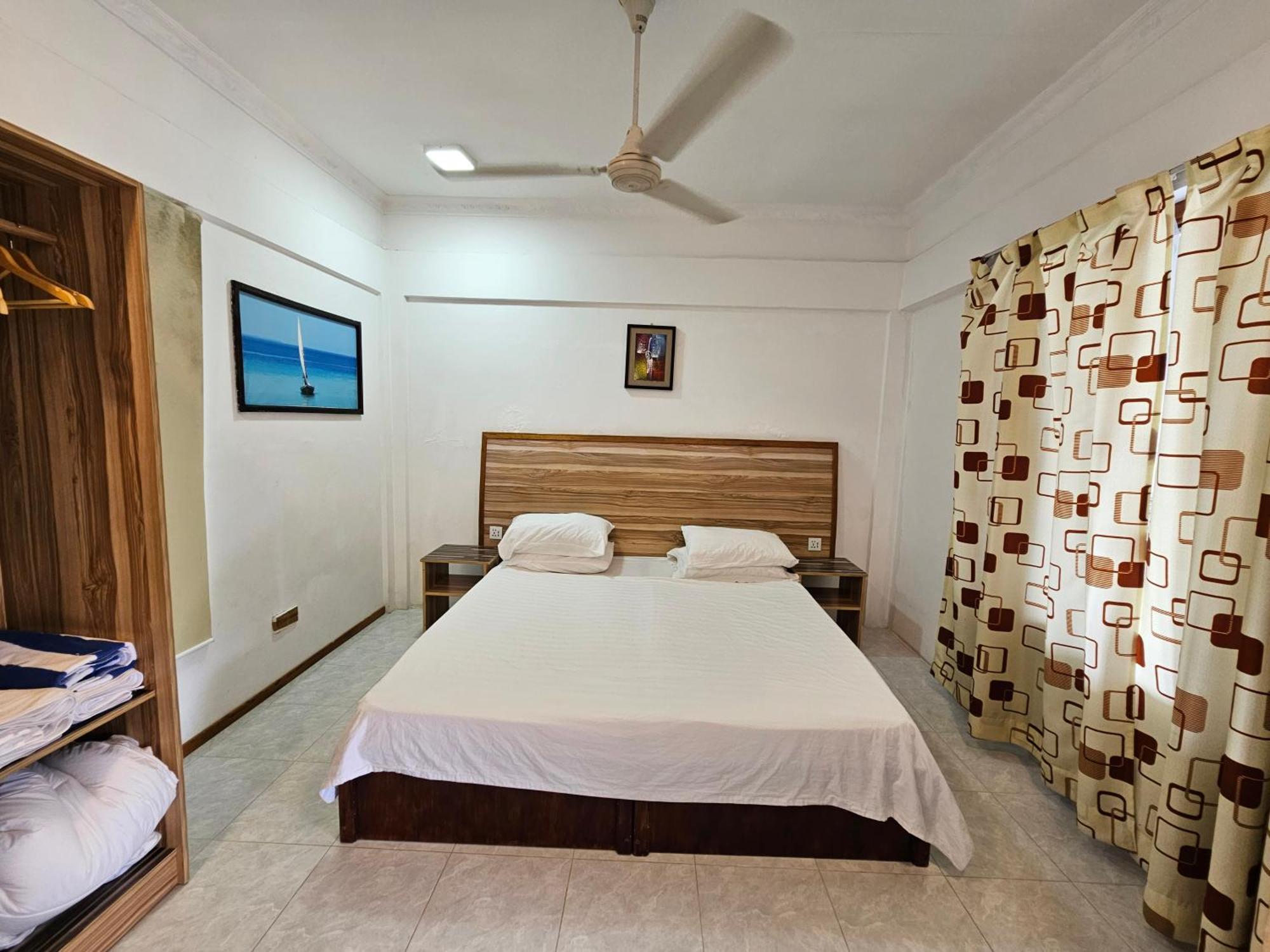 Batuta Maldives Surf View Hotel Thulusdhoo Bilik gambar